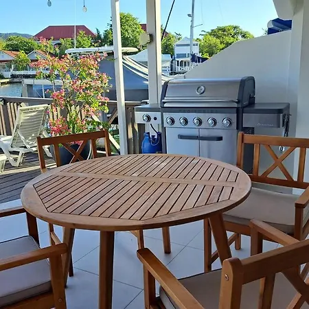 Beautifully Renovated Villa Close To The Beach